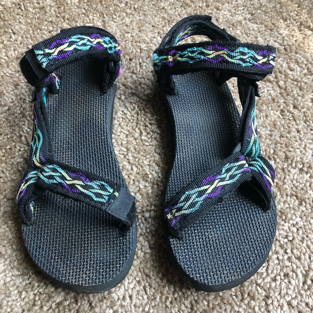 Teva Flat’s.   Size 6.